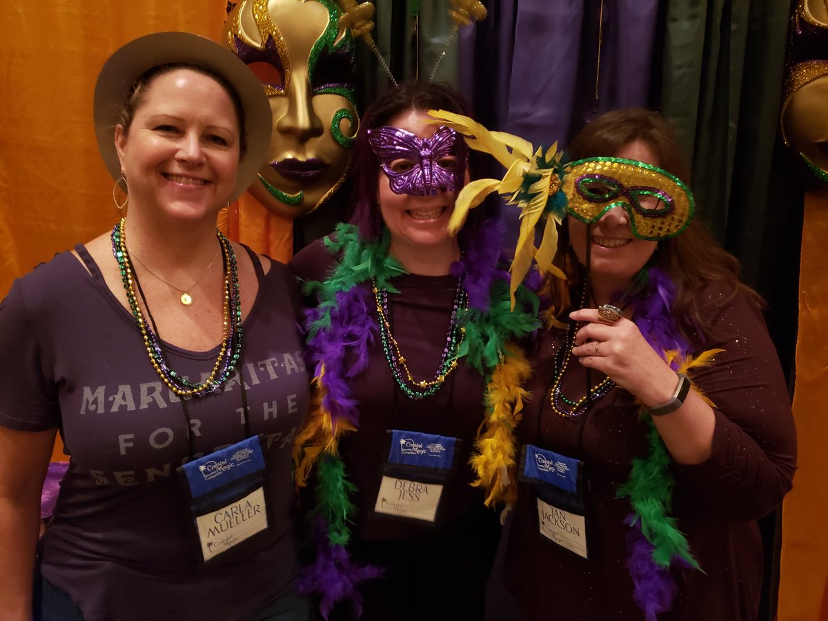 janwriter2's tweet photo. #cmcon19 @CoastalMagicCon @DebraJess @Cagrl2fl https://t.co/4AjeemxK9H