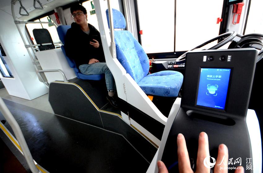 PDChina's tweet photo. “Panda” with real Kung Fu tech: A smart panda-style bus recently made its debut in E China’s Jiangxi Province. The bus is equipped with more than 10 top-notch technologies, including autopilot, smoke detectors, palm-recognition payment, and AI surveillance cameras. https://t.co/yLaZiqgTKS
