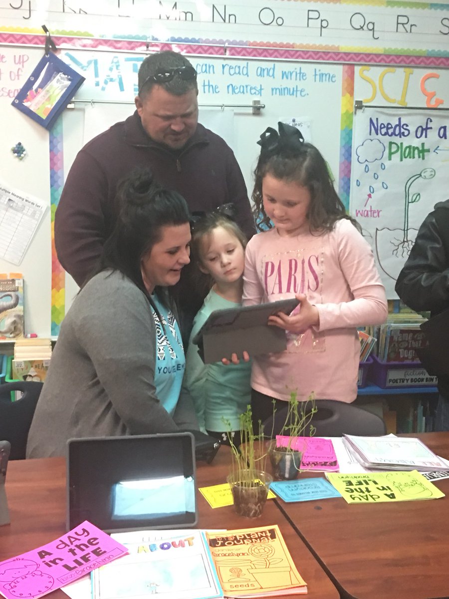 thedrakedudes's tweet photo. When #DecaturDLday and Open House fall on the same day 😍 I am so proud of these kiddos AMAZING presentations they have been working on! 📱 #bestatYES #thedrakedudes #drazac https://t.co/eKIYDtIbIk