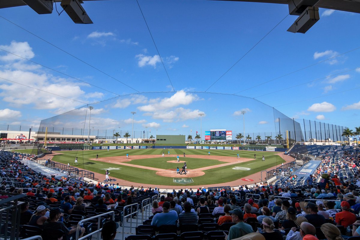 MLB's tweet photo. #SpringTraining vibes. 😎 https://t.co/bfSGgVb8J6