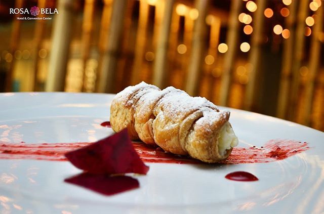 Llena de dulzura estos carnavales con la más amplia y deliciosa oferta de postres de la ciudad ¡Pruébalos día a día en @castelorestaurantpzo!