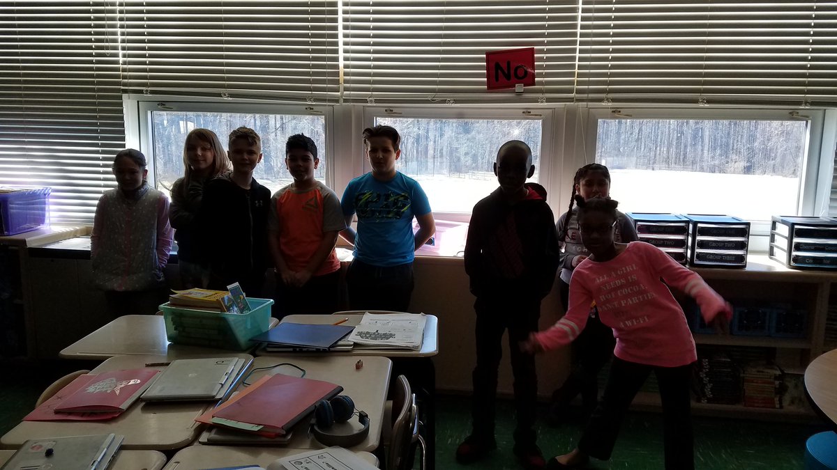 SraChupnick's tweet photo. Playing Cinchada ("Tug of War") with an invisible moving line to show how much we want or don't want to be when we grow up...in Spanish in Gr4 @FranklinELsch in Mrs. Bentz's class! @dawn_bentz https://t.co/fGBseq8vkY