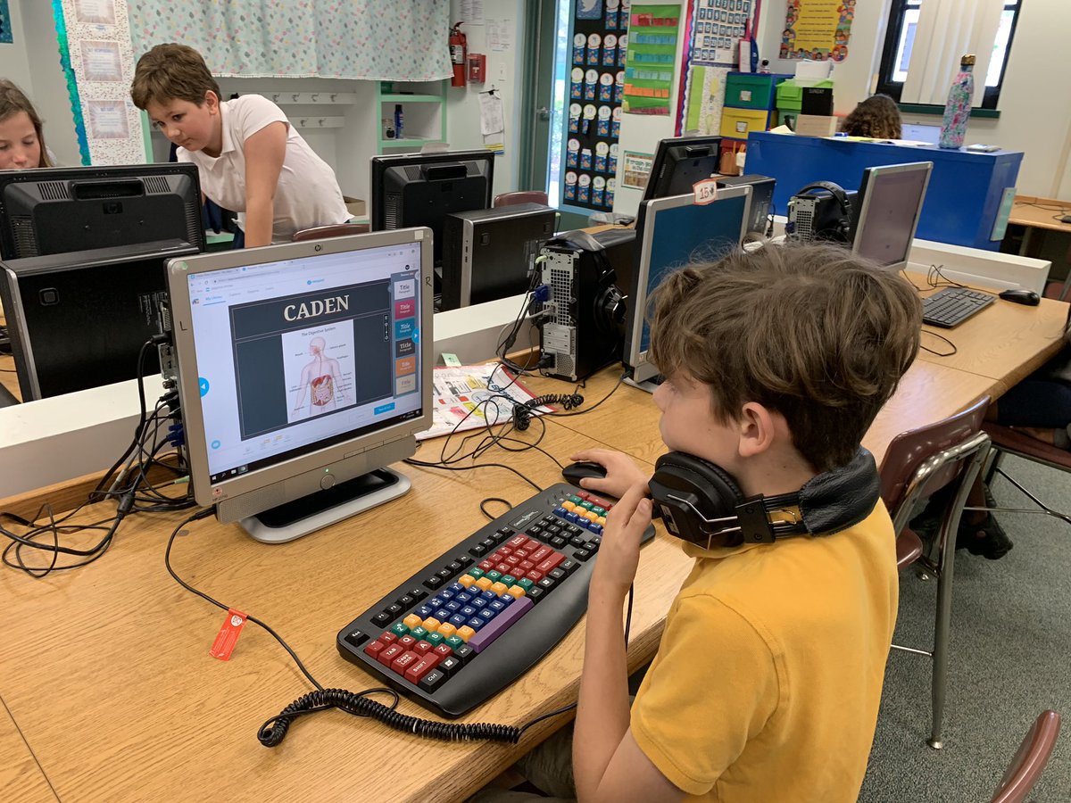 MichelleA_SPARK's tweet image. @TechyBecky7’s 5th Grade technology classes @CESbuzzing use @nearpod to create theme park online brochures about the human body systems. What a creative way to show their understanding! #DLDaySDIRC #TechInSDIRC @IT_SDIRC @IRCSchools