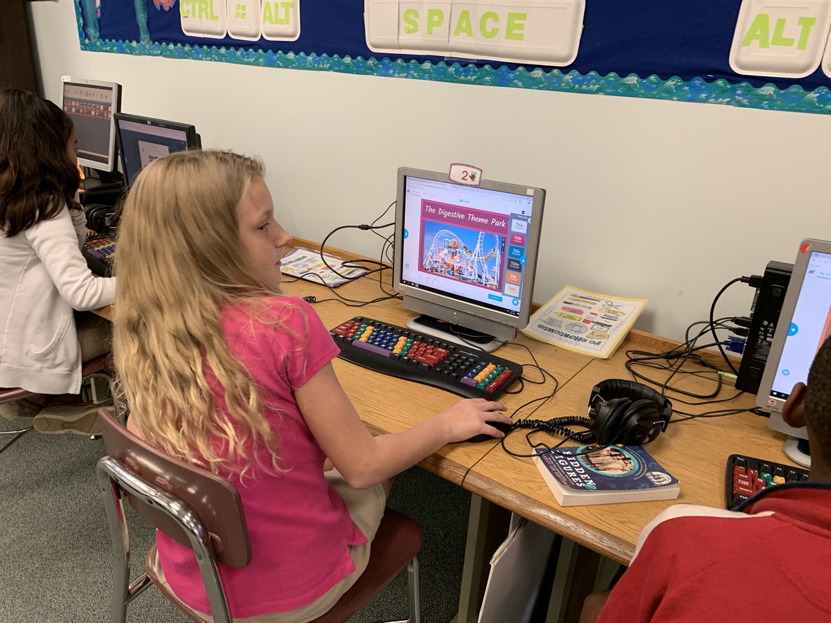 MichelleA_SPARK's tweet image. @TechyBecky7’s 5th Grade technology classes @CESbuzzing use @nearpod to create theme park online brochures about the human body systems. What a creative way to show their understanding! #DLDaySDIRC #TechInSDIRC @IT_SDIRC @IRCSchools