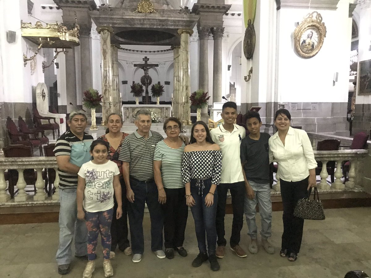 PasionRojaGT's tweet photo. Hoy la vida nos premia! AGRADECEMOS a la familia del “conejito🐰” Jony Aldana por haber asistido a la misa de #AngelesROJOS a don Hugo Aldana y doña Irma Chacón padres de Jony, Vera Celeste (hermana), 
Walter Ortega (cuñado), 
Mishell Andreé - Joany Alejandra y Dayhán (sobrinas) https://t.co/cgNpPQ6fkh