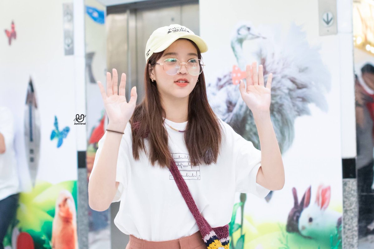 JUNExETC's tweet photo. 🧢 NEW ERA :
9THIRTY CHINA TOWN - yellow
¥4,104

👕 Brainwashed Theory :
Hospital T-shirt
THB 950

📸 : Juniversé

#JunéBNK48 
#JujuStuff 
#Juniversé https://t.co/IxZgNqODO1