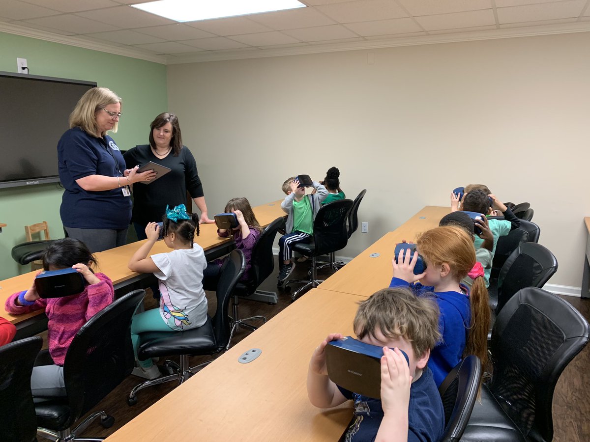 abmoore93's tweet photo. Can’t think of a better way to spend #DigitalLearningDay than taking VR trips to US Monuments and the Galápagos Islands with @sweetcyndee39 and @MXRComets! 💯 engagement! @MadCoSchools #ALLMeansALLMCSS #MadCoTiMS https://t.co/MKDl8aKrZt