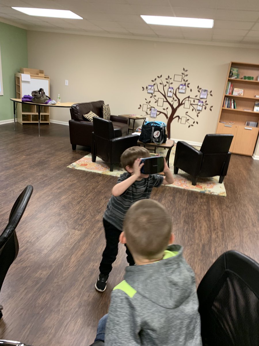 abmoore93's tweet photo. Can’t think of a better way to spend #DigitalLearningDay than taking VR trips to US Monuments and the Galápagos Islands with @sweetcyndee39 and @MXRComets! 💯 engagement! @MadCoSchools #ALLMeansALLMCSS #MadCoTiMS https://t.co/MKDl8aKrZt