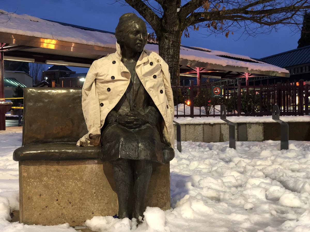 aubreylbulkeley's tweet image. With the abnormal weather we’ve had in Eugene, someone decided to share the love. #RosaParksPlaza @LaneTransit #EugeneStation @cityofeugene