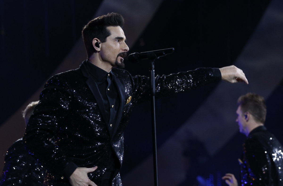 FMDOS's tweet photo. Uno de nuestros momentos favoritos de la noche fue este cambio de vestuario y canciones como "Nunca te haré llorar" y "As long as you love me" 😍 ¡Que vuelvan al escenario! 💕#BSBViña2019 #BSBEnFMDOS Fotos: Mario Davila/Agencia Uno https://t.co/I2aabqL1zU
