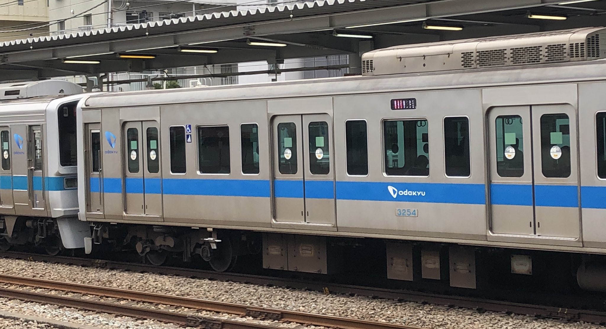 تويتر クロさん على تويتر 3254f Fc Ledになっとるやないか ﾟdﾟ それと初期車最後の3色led車 3253fも発見 小田急 小田急3000形 フルカラーled 相模大野 相模原の鉄道画像を貼れ 町田 町田の鉄道画像を貼れ T Co Va8ond5z0y