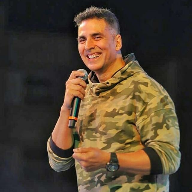 TeamKhiladi's tweet photo. Pics - #Suratis #Surat paid tribute to the #Martyrs with @akshaykumar Hon'ble CM of Gujarat Shri @vijayrupanibjp
#EkShaamShahidoKeNaam
#BharatKeVeer
@BharatKeVeer @sanghaviharsh https://t.co/COnRvBHngE