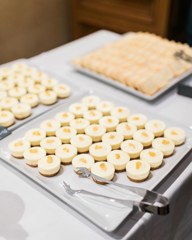 Is it time for dessert yet? How about these mini cheesecakes topped with candied orange and filled with a port soaked cherry? Yes please! .
.
.
Photo by <a href="/jbjpictures/">JBJ Pictures</a> 
#ramekinssonoma #ramekins #winecountry #catering #cookingschool #cheesecake #wine #dess… ift.tt/2GQWqpN