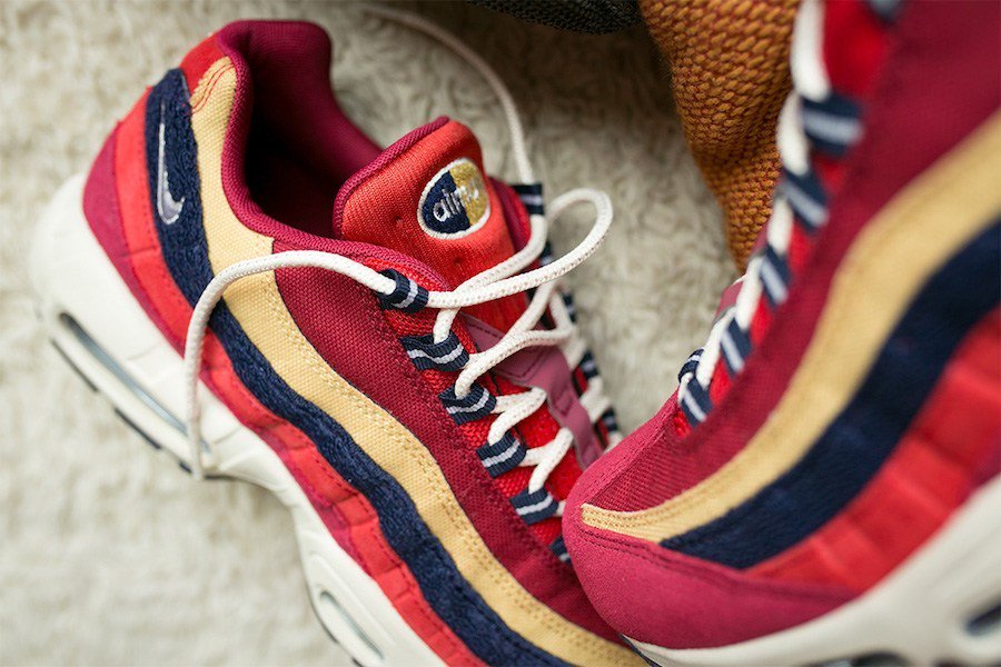 rook Fluisteren Bachelor opleiding Sneaker Steal on Twitter: "NIKE AIR MAX 95 PREMIUM “RED CRUSH” $87.99 FREE  SHIPPING https://t.co/G3phhkUY2l https://t.co/8dIBbghnWo" / Twitter