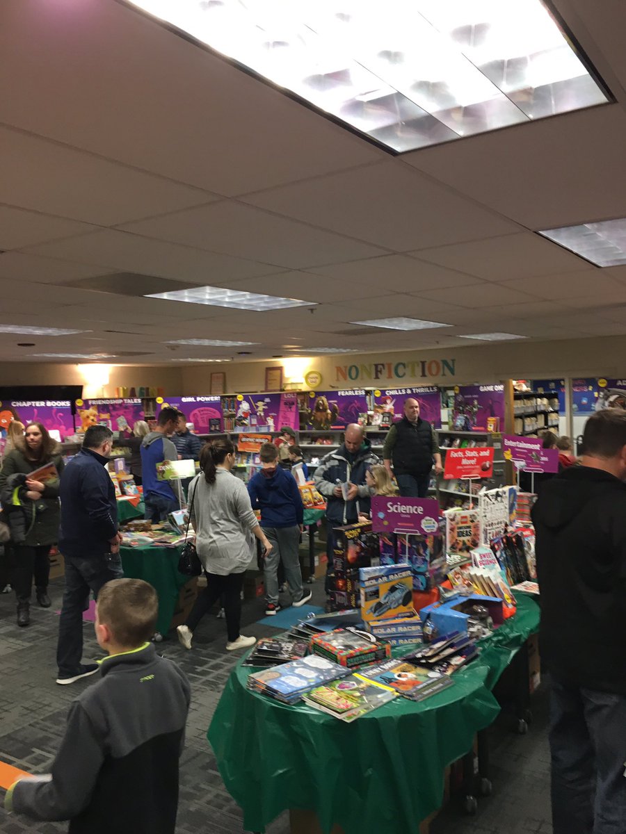 AndyEngler2's tweet photo. It was a wolfPACKED house at TRE for Bingo For Books! #TRErocks #TREcares #lsr7proud https://t.co/HkAPONJPsP