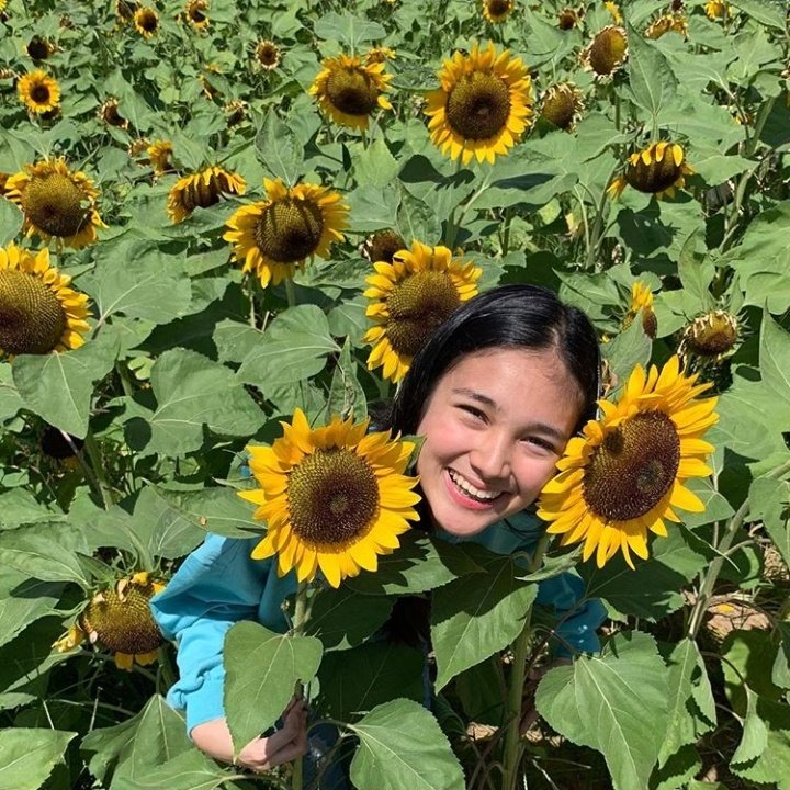 adoredbykarinaa's tweet photo. you are as beautiful as a sunflower 🌻 @msKarinaB

🔗 https://t.co/bozZ00wDyY https://t.co/KdI7u1eQaS