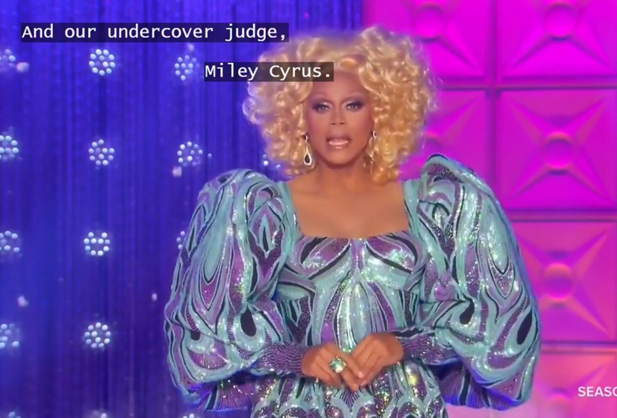 MileyCyrus_es's tweet photo. The happiest girl on earth on her favourite show! ❤🎉 #DragRace #OhMiLey https://t.co/O5pkjYACA7