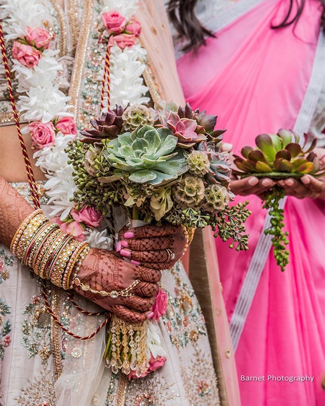 theBarnets's tweet photo. A totally unique wedding bouquet that coordinated perfectly with the bride's wedding gown of soft neutral tones. Smita and her team always to a fantastic job!
.
Wedding planning: @ethnicessence
Wedding florals: @ethnic_essence
.
.
.
.
.
.
.
.
.
.
.
.
.
.… https://t.co/K9PlJve5uQ https://t.co/aBHRGXmbsm