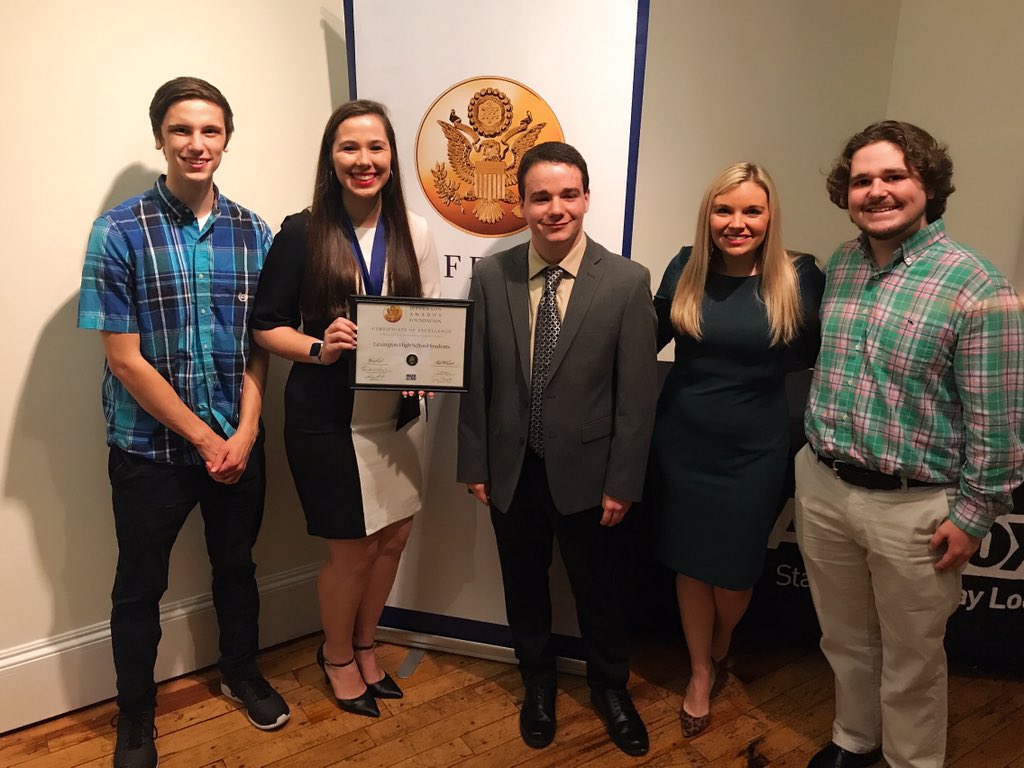 BonnetteJessica's tweet image. Humbling experience tonight for our SIA team as we were recognized with a Jefferson Award for our service in 2018. These kids (&amp;amp;many not pictured) believed in something bigger than themselves &amp;amp; have started #multiplyinggood. What's your legacy? #justbeginning @LHSWildcatsLex1
