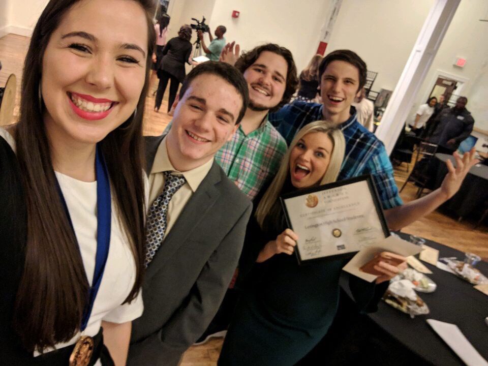 BonnetteJessica's tweet image. Humbling experience tonight for our SIA team as we were recognized with a Jefferson Award for our service in 2018. These kids (&amp;amp;many not pictured) believed in something bigger than themselves &amp;amp; have started #multiplyinggood. What's your legacy? #justbeginning @LHSWildcatsLex1