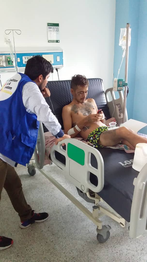 Roland_Garcia's tweet photo. Recorrimos el Hospital Erasmo Meoz de #Cucuta para documentar los testimonios de las víctimas de la Represión del Pasado 23F en la Frontera. Delitos de lesa humanidad no prescriben @JuventudLAC  @FundehullanVzla https://t.co/jm0fJwm9Jq