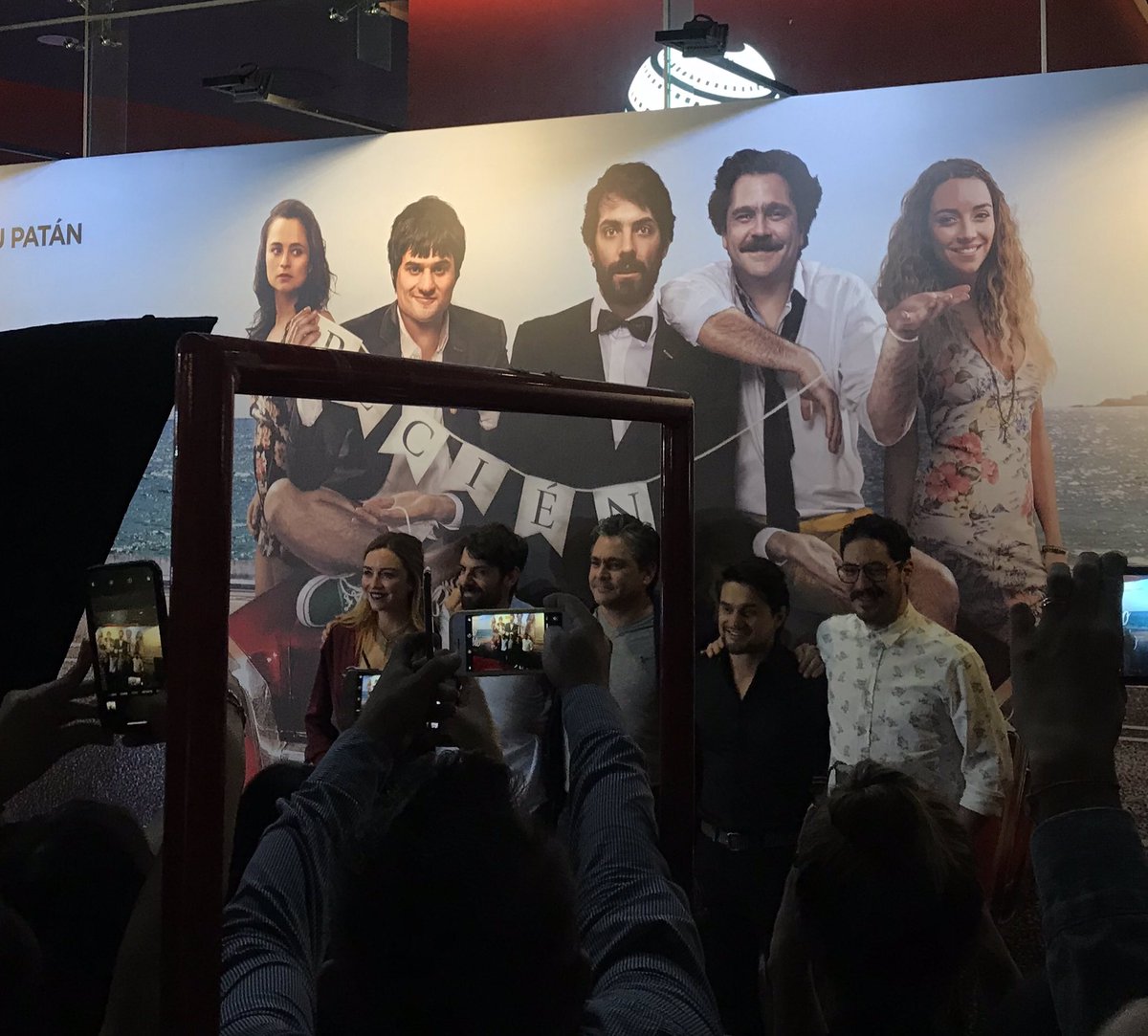 aida_kEnA's tweet photo. Gracias a @RosaDistrito por los boletos para la premier “Lo dejaron como novio de pueblo” 🎥👏😍 https://t.co/tzY9JFGZcQ