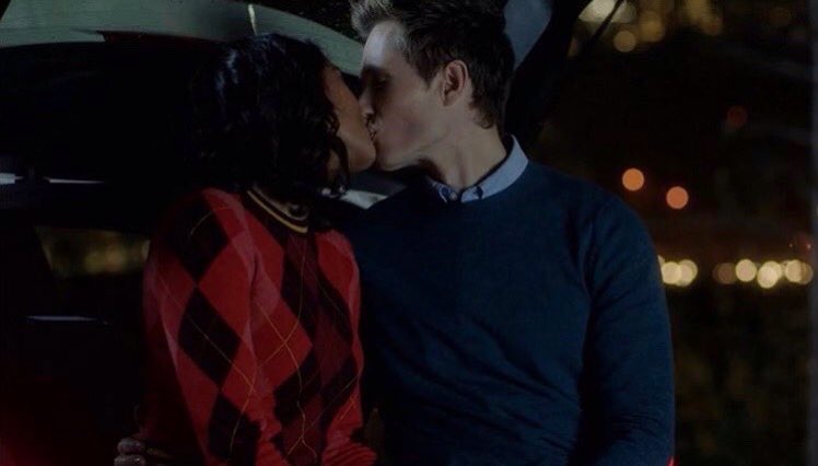 BBxBranded's tweet photo. Who else ships #Jaitlin 😍🙋🏻🙋🏻 #PLLThePerfectionists @iamsydneypark @GraemeTKing https://t.co/cuWT7ISlU2