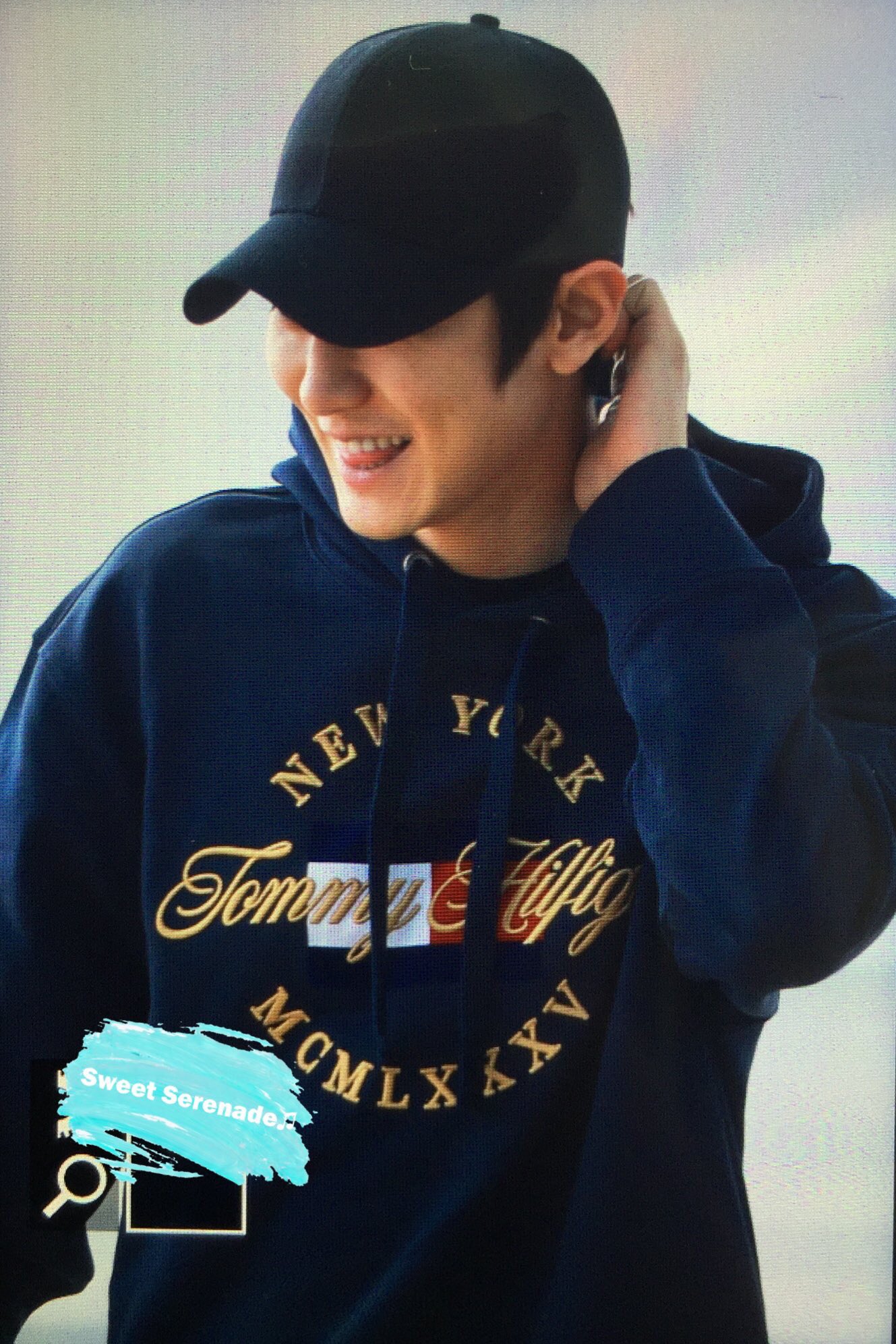 Tommy hilfiger outlet chanyeol hoodie