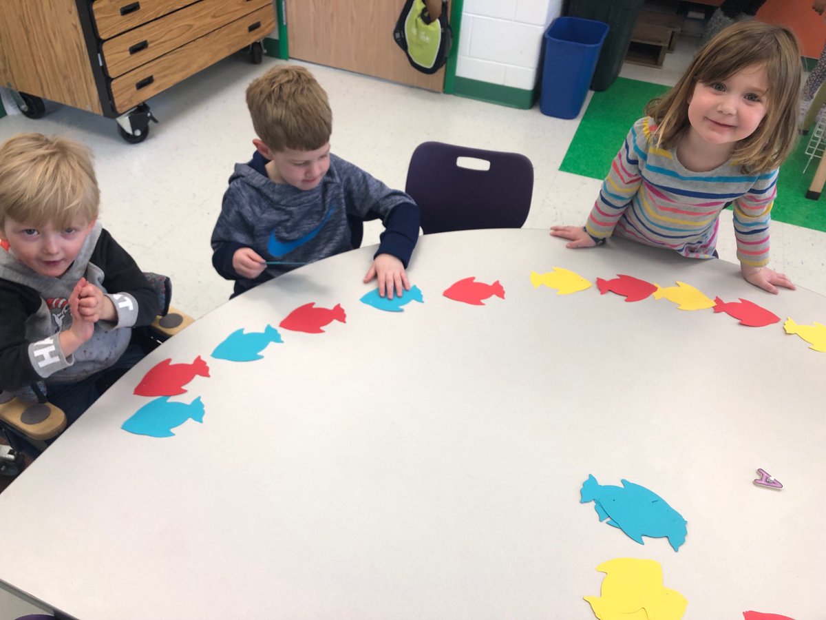 ⁦<a href="/StratfordLndgES/">Stratford Landing ES</a>⁩ @maireePreschool is excited! Literature and math intersect. Reading Red fish, Blue fish and making fish patterns. #ReadAcrossAmerica