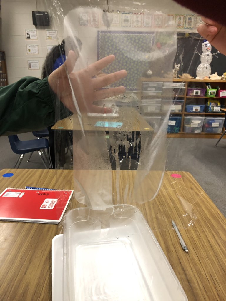 Molly72680727's tweet image. 5th graders evaporating, condensating, and precipitating with the water cycle #makinitrain @OldTownEagles  @WSFCS_Science