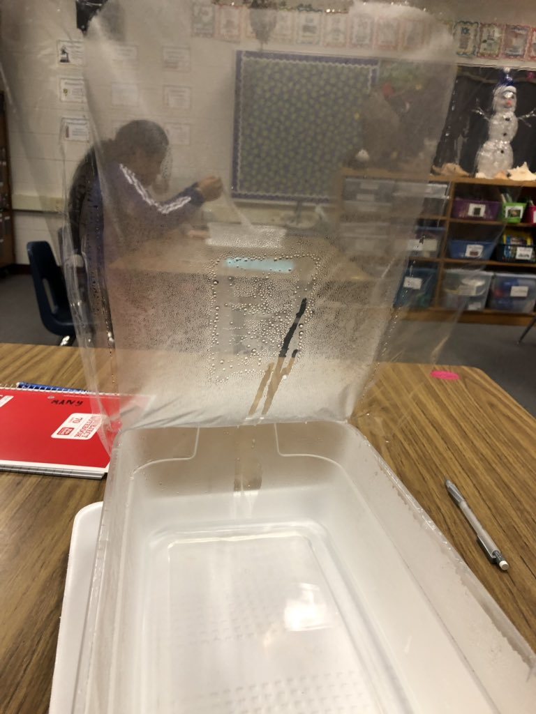 Molly72680727's tweet image. 5th graders evaporating, condensating, and precipitating with the water cycle #makinitrain @OldTownEagles  @WSFCS_Science