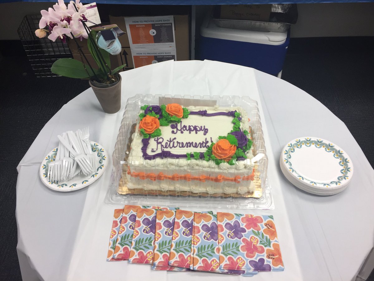 jhannellek's tweet photo. Congratulations on your retirement Julie! You will be missed! #TeamATL #32yearsofservice @weareunited @barkleyscotty https://t.co/y8Ls0WGnbj