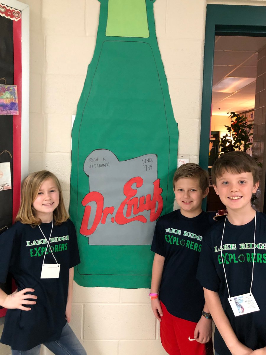 angietsmith's tweet photo. What a great @OfficialDLDay we had at @LakeRidge_JCS! 3rd and 4th Ss used technology to create learning stations for younger Ss. We celebrated Johnson City's Sesquicentennial through our 5 senses. Older learners showed great leadership today as they led the stations! #JCSDLD https://t.co/XLmGfEVYIS