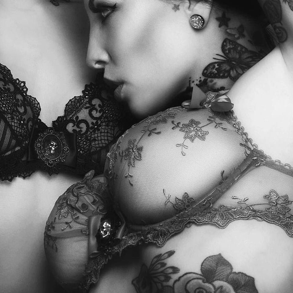 $umpin #Sexxxy 🖤🖤🖤#erotica🖤