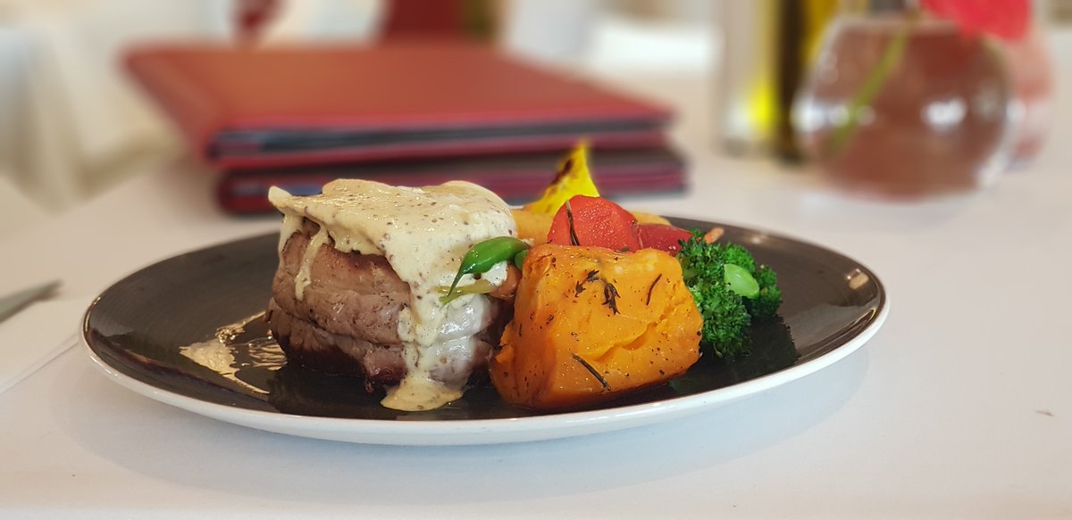 Yes it's the weekend and looking forward to lotsa good eats, great wine and awesome cocktails!! #eatingout #eatout #dinewithus