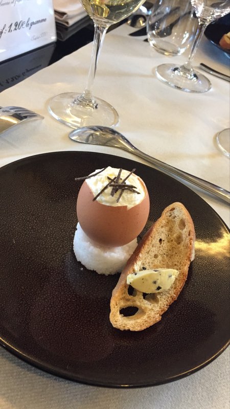 ChateauHS's tweet photo. J-5 avant la fermeture saisonnière de la Table de Haute-Serre ! Profitez de nos derniers menus #truffes de l'année et réservez vite ! #Cahors #TourismeLotDordogne https://t.co/aFGXXbVuiT