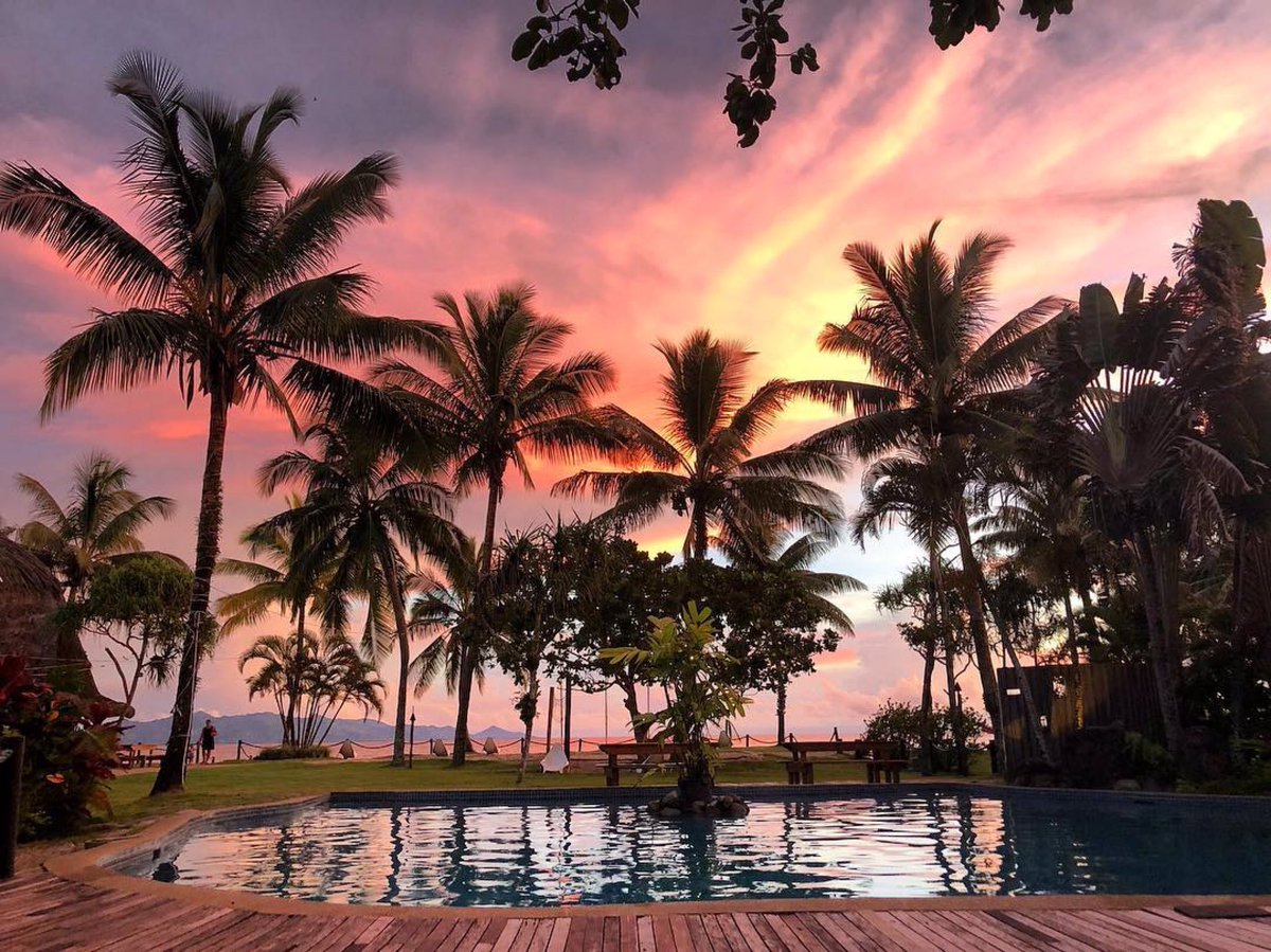 #TGIF and for sunsets and chill 🏝📷: @natalieogdenx #guestpicoftheday 🤙🏽 #Fiji