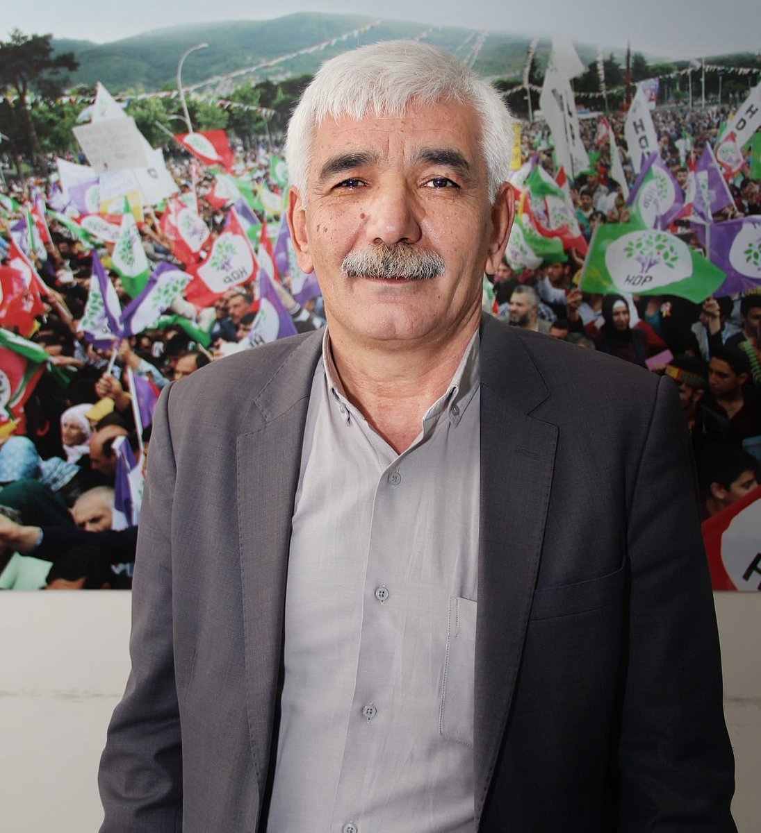 HdpInegol's tweet photo. Rantcı değil,halkçı bir hizmet için,halklarımızla beraber belediyemizi almaya geliyoruz Yarın Cumartesi günü saat 15.30da TUNA 3Dūğūn Salonu'nda İstanbul Milletvekilimiz Sayın Erol Kantarcıoğlu'nun  Katılacağı Aday tanıtım programımıza tüm Halklarımız davetlidir. https://t.co/fZ0yQ82gmX