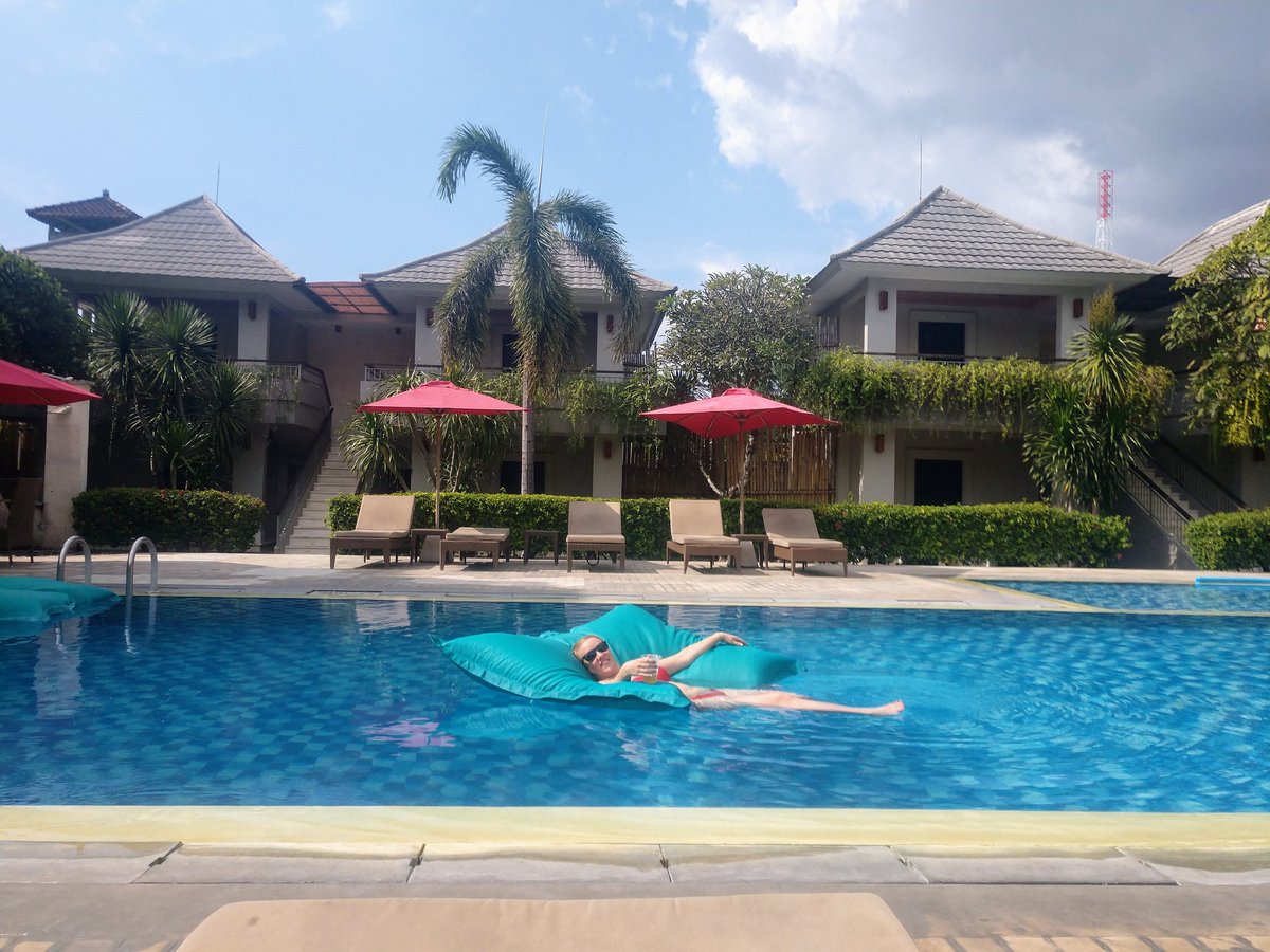 leescarter's tweet image. Absolutely not regretting drunkenly booking a flight to Bali a few days ago.