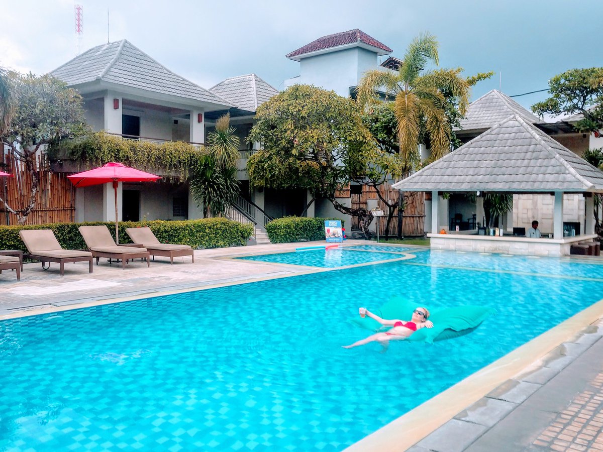 leescarter's tweet image. Absolutely not regretting drunkenly booking a flight to Bali a few days ago.