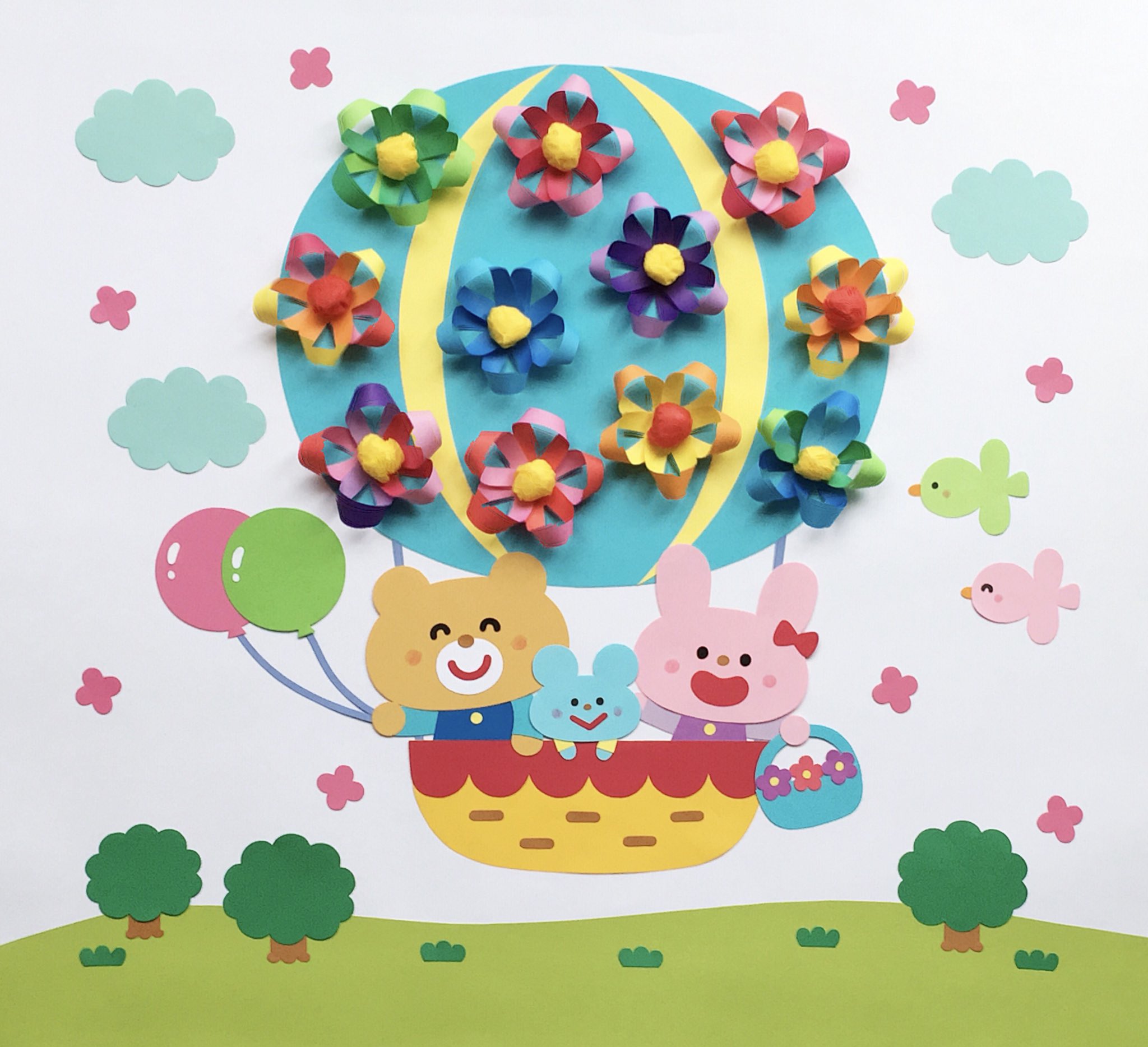 みさきゆい 月刊ひろば 3月号 メイト 壁面作品を掲載して頂きました 両面おりがみを貼り合わせて作ったお花で 気球を華やかに 卒園飾りにもおすすめです T Co I6tljfmzjc Twitter