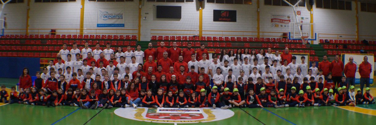 Gran tarde la de ayer con la presentación de los equipos CDB Cabra. Desde el club queremos agradecer la presencia a jugadores, técnicos, familiares, patrocinadores, medios de comunicación y amigos que nos acompañaron. Un año más, seguimos trabajando por el baloncesto egabrense.