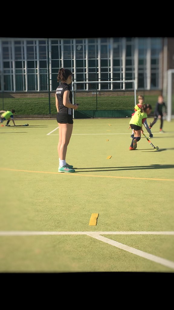 Diwrnod gwych yn helpu i hyfforddi plant ifanc ardal y Trallwng. Great day helping out in <a href="/HockeyWales/">Hoci Cymru</a> spring camp. Thank you @Elliot_MidWales and Rob for your support. Diolch 🏑🏴󠁧󠁢󠁷󠁬󠁳󠁿 #HWYA