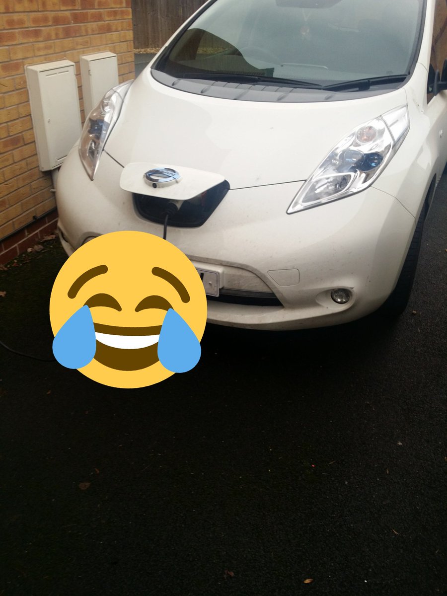 eggegg80's tweet image. Good deed done this morning and pushed my neighbour&apos;s car 40m back to his drive after the wally forgot to charge it overnight. #moderncarproblems Bonus morning workout despite having a sore back. 👊