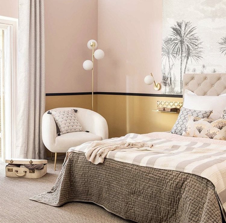 HomeStagingOrg's tweet photo. These soft pink room accessories from  @MDM_EN are sure to turn any room into a stylish oasis #pastelpink #oasis #masterbed https://t.co/Y6lYvrv4xk