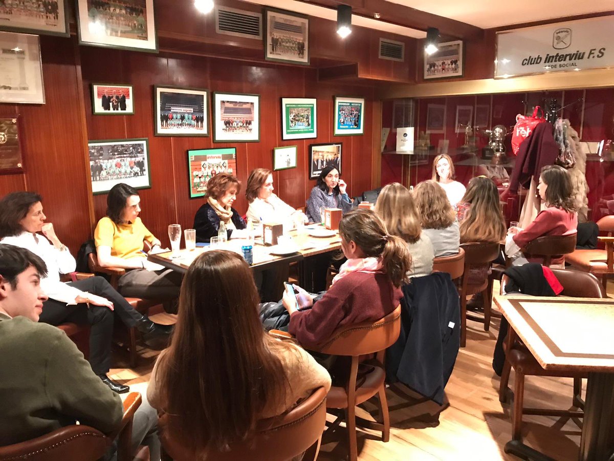 Cotos9's tweet photo. Ayer pudimos disfrutar de la charla de @BelenFeu ! Seguro que afrontaremos la vida con más optimismo 🤩 Gracias, Belén!! https://t.co/nBWJhsVsqy
