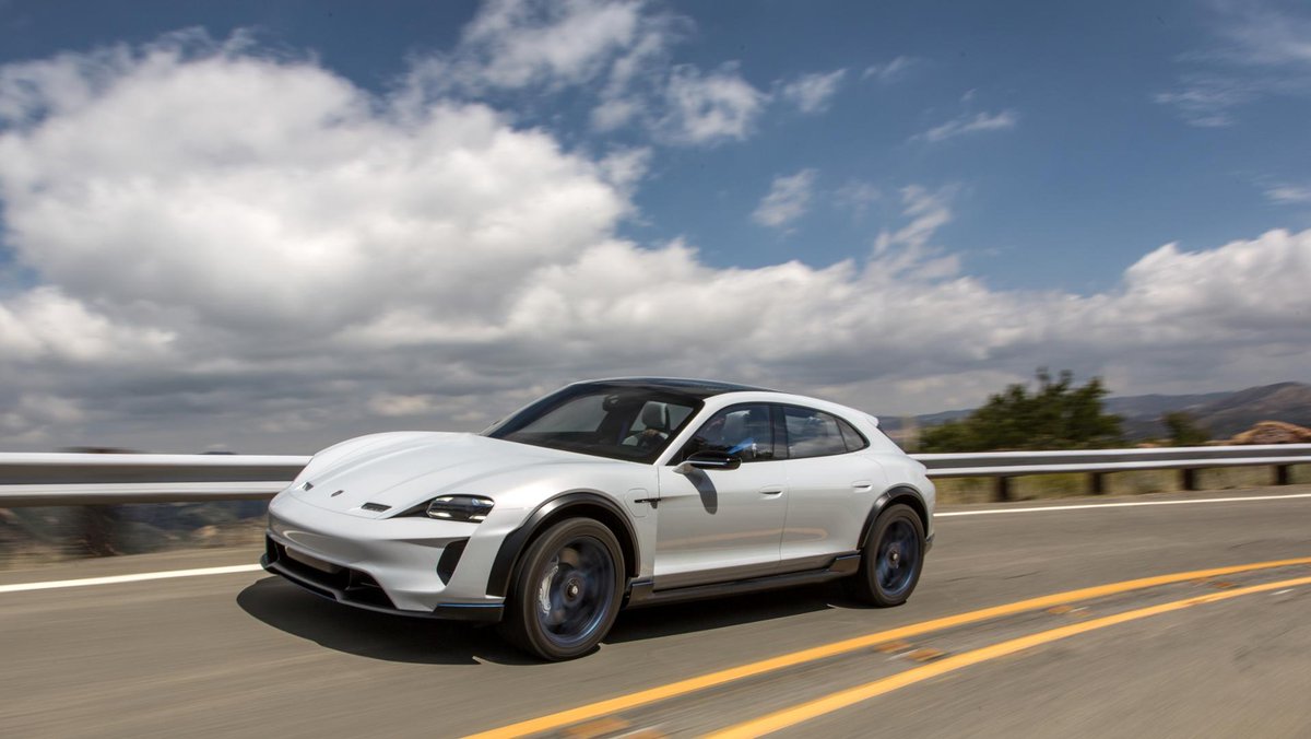 PorscheBlogesp's tweet photo. Porsche siempre ha alineado su gama de productos con los deseos de sus clientes y busca asumir un rol tecnológico líder al hacerlo.  ↗️🔝

#bestbrand #keepupwithtechnology #customeroriented https://t.co/W3EMy8OCF9