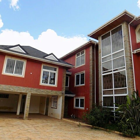 HousesLand's tweet photo. Palatial home for sale in #Karen for just kshs 80M. 
#HomesInKenya
#OwnADreamHome 
#DreamKenyaHomes https://t.co/Htvf6GxKO8