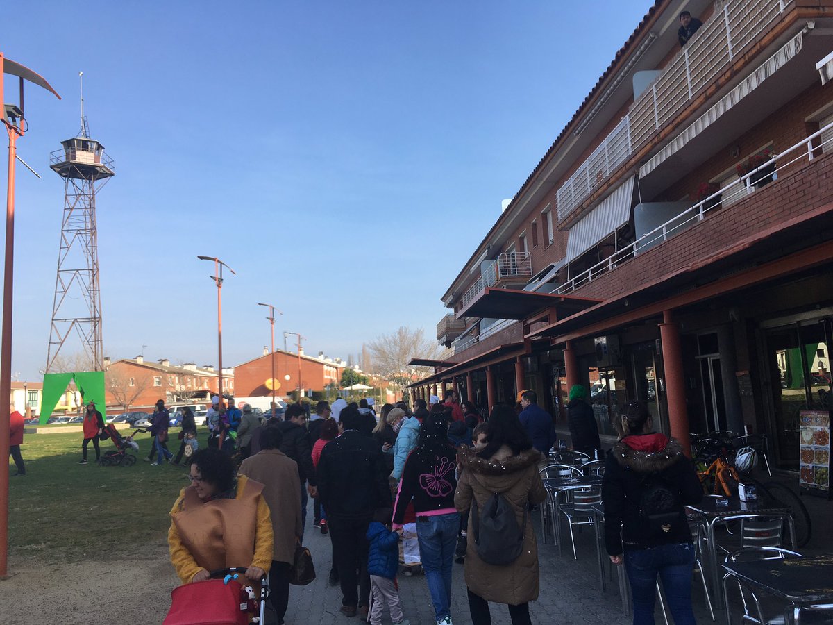 AjuntamentPLF's tweet photo. La Llar d’Infants municipal Palafollets ja ha sortit de Rua. Ara és el torn dels centres escolars! Feliç CARNESTOLTES! #festesPLF @radiopalafolls https://t.co/fGhgQDWzbp