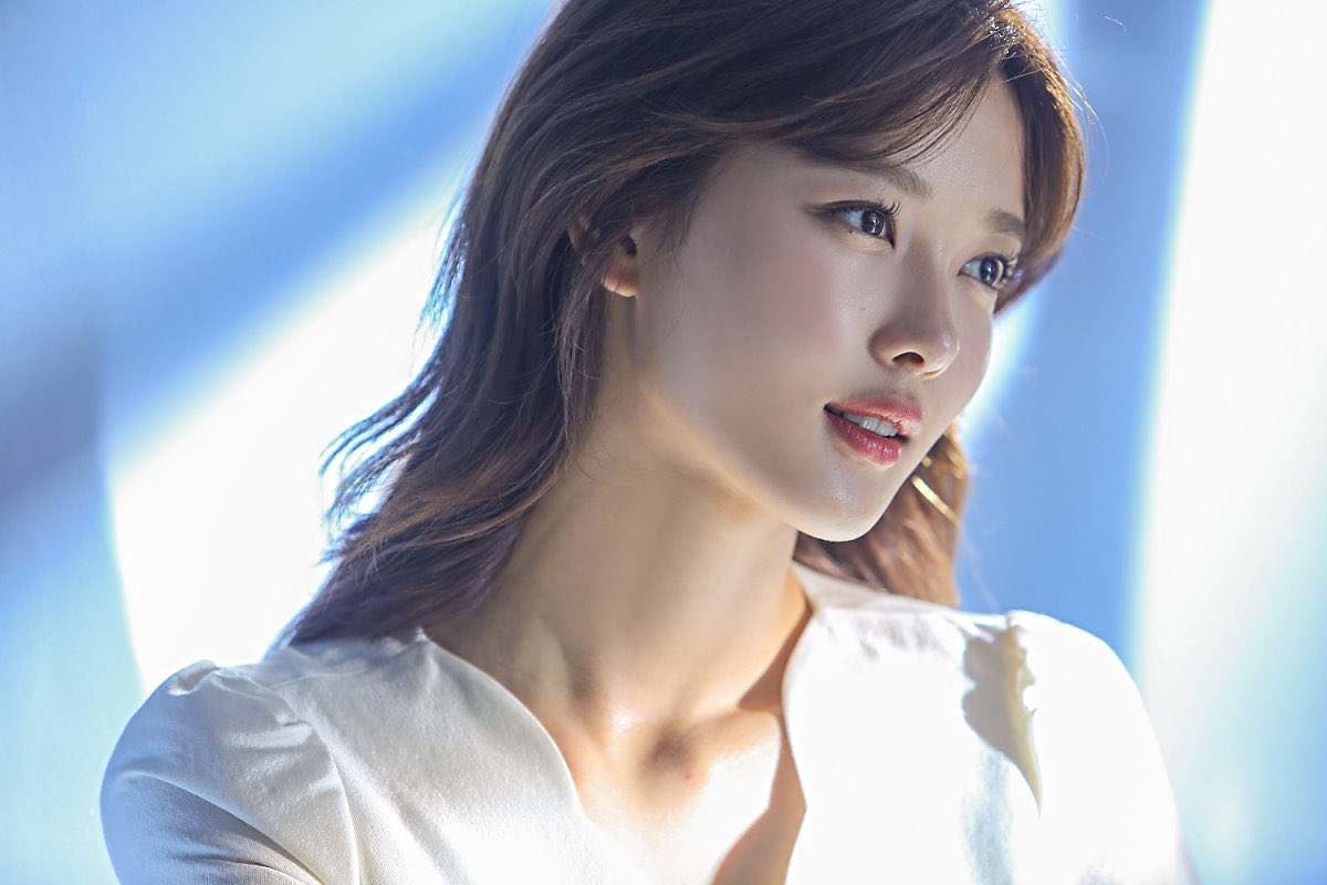 essa_616's tweet photo. Stunningly beautiful.Period. ❤️❤️❤️ #KimYooJung Bebe girl no more. 😍 https://t.co/iNeg1e1I0e